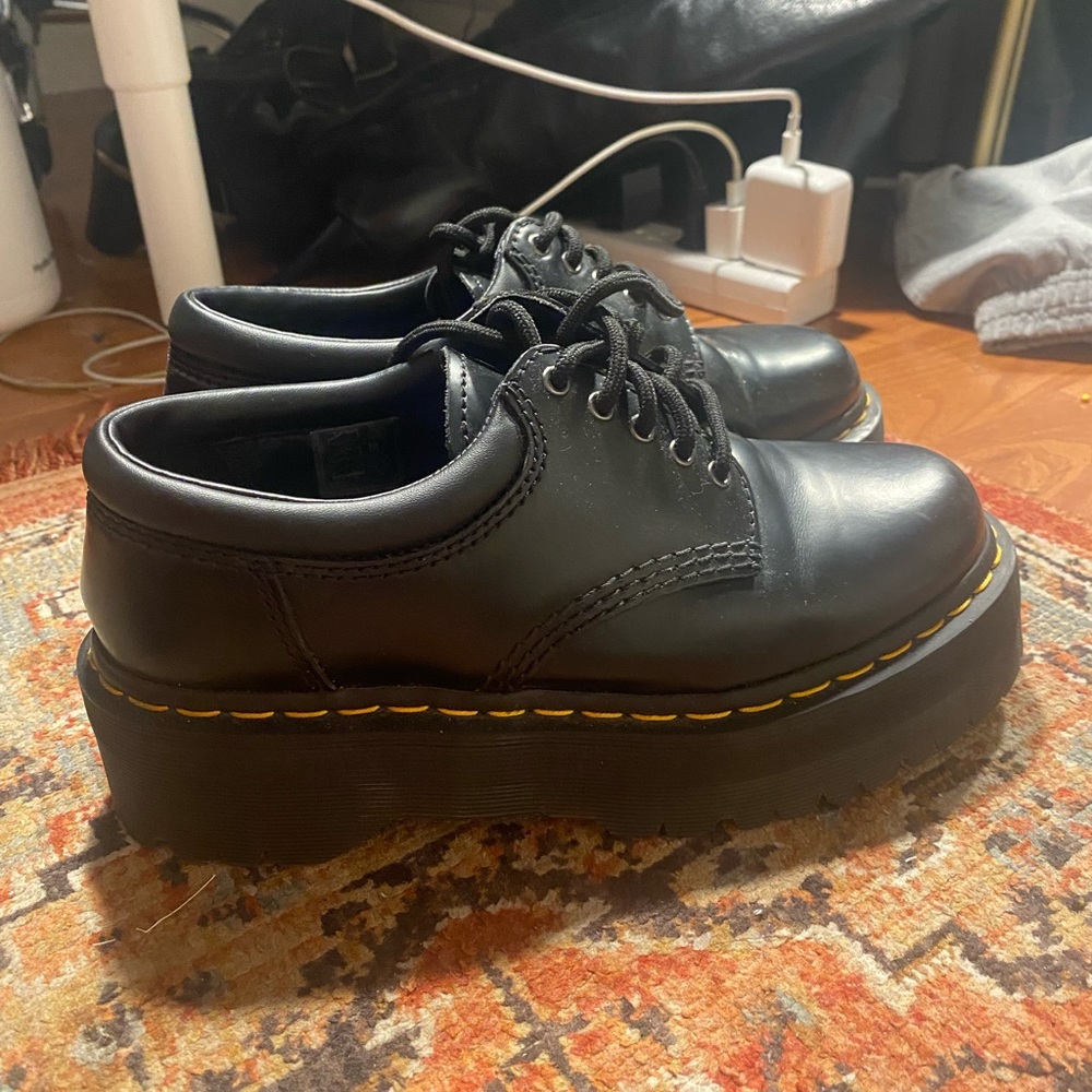 Dr. Martens 8053 LEATHER PLATFORM CASUAL SHOES